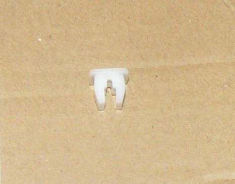veteráni - náhradní díly - Příchytka sluneční clony pro samořezné šrouby 8x8 mm